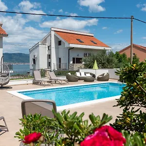 Brico Apartment Trogir